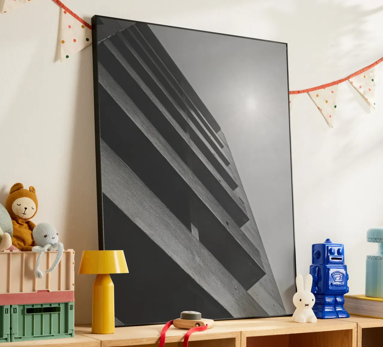 Vertical geometry forex plate by Black & White