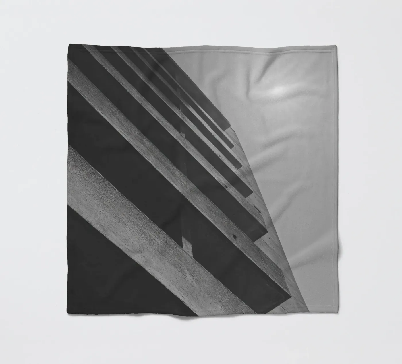 Vertical geometry Fleecedecke von Black & White