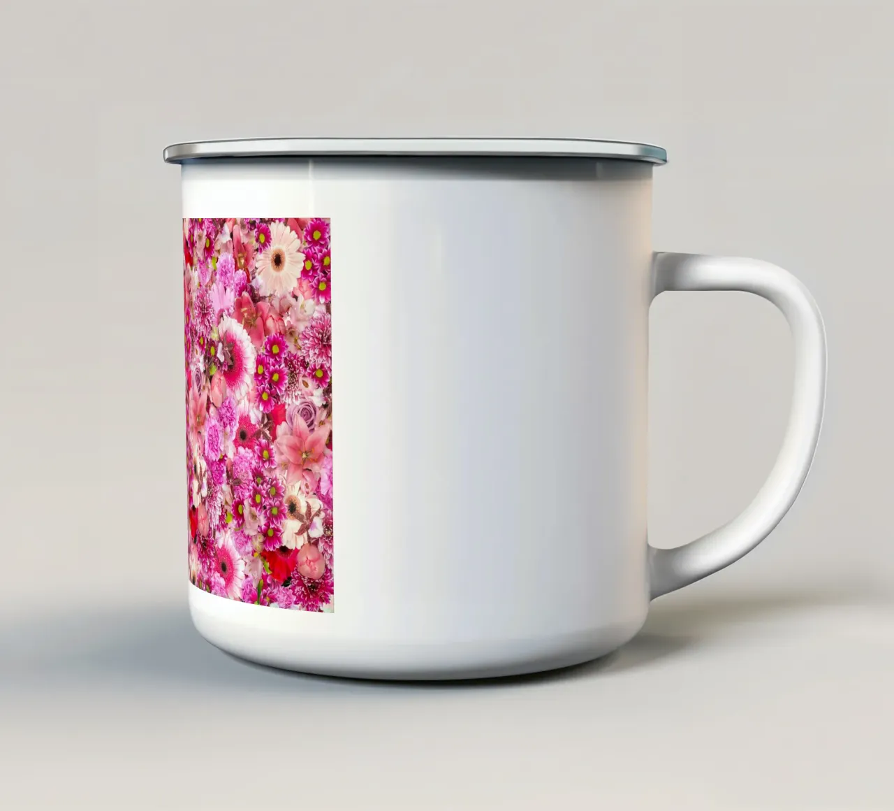 Pink Bloom Symphony - Design floreale di fiori rosa tazza in smalto da Curious Collections by Marielle Leenders