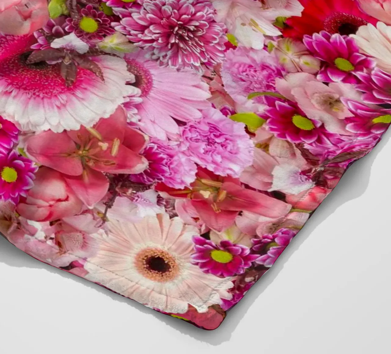 Pink Bloom Symphony - Design floreale di fiori rosa coperta in pile da Curious Collections by Marielle Leenders