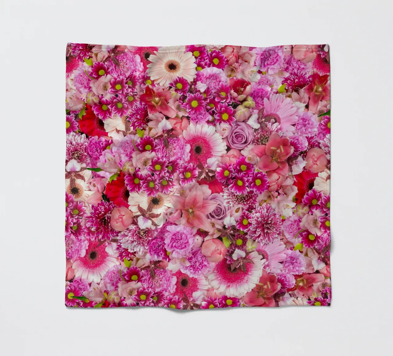 Pink Bloom Symphony - Design floreale di fiori rosa coperta in pile da Curious Collections by Marielle Leenders