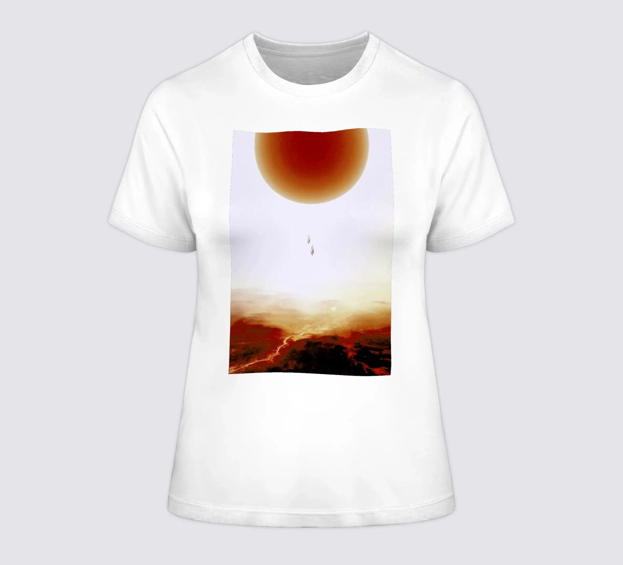 Descent of two skydivers over an alien red desert planet t-shirt da donna da Stoian Hitrov