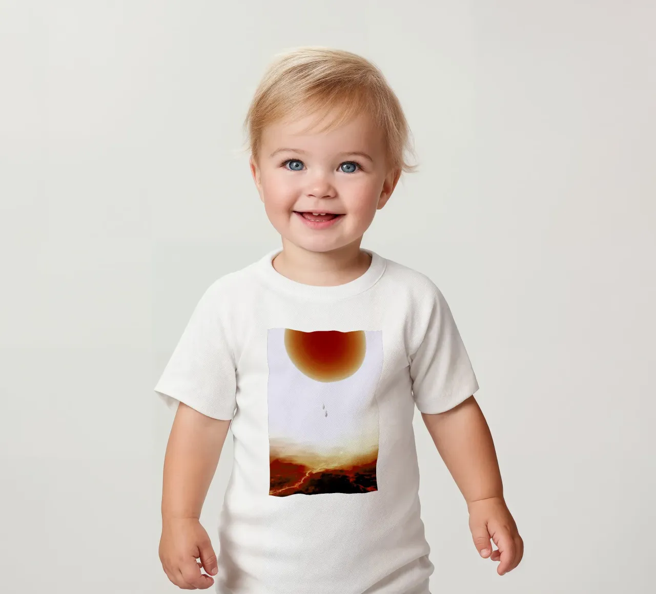 Descent of two skydivers over an alien red desert planet camiseta de bebé de Stoian Hitrov
