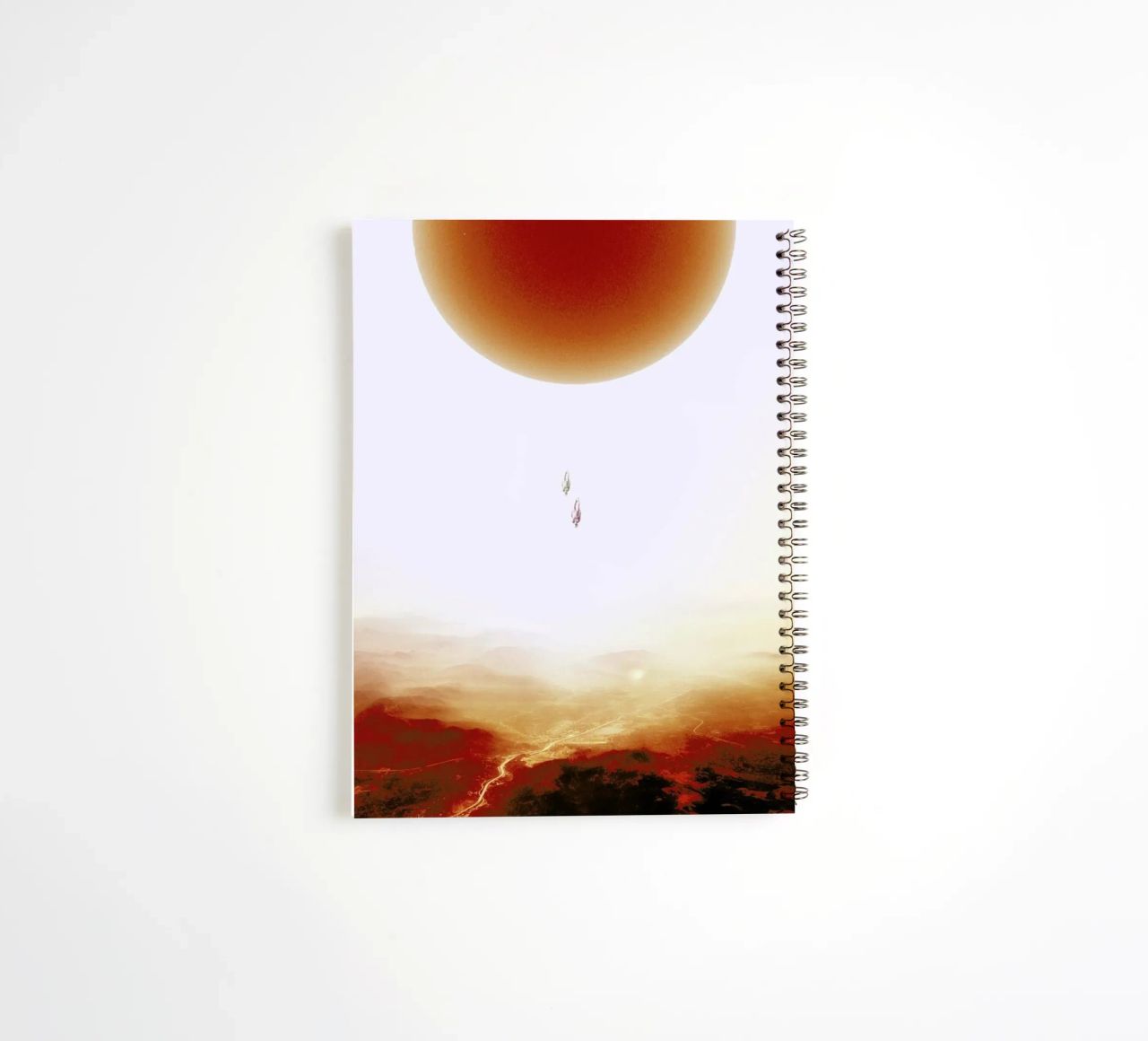Descent of two skydivers over an alien red desert planet diario ad anelli da Stoian Hitrov