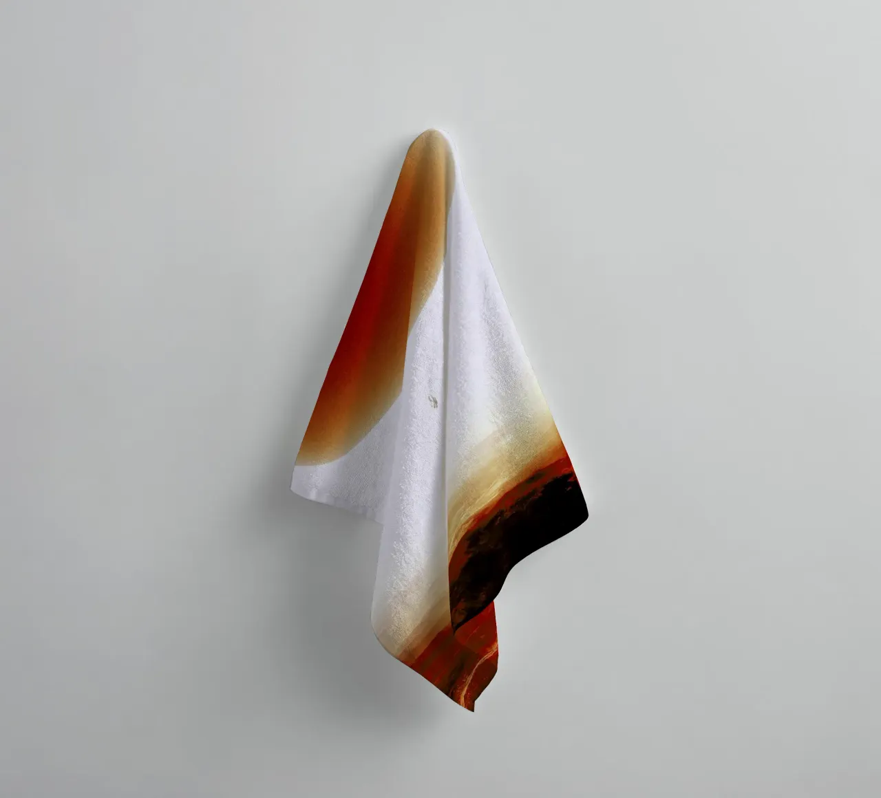 Descent of two skydivers over an alien red desert planet asciugamano da bagno da Stoian Hitrov