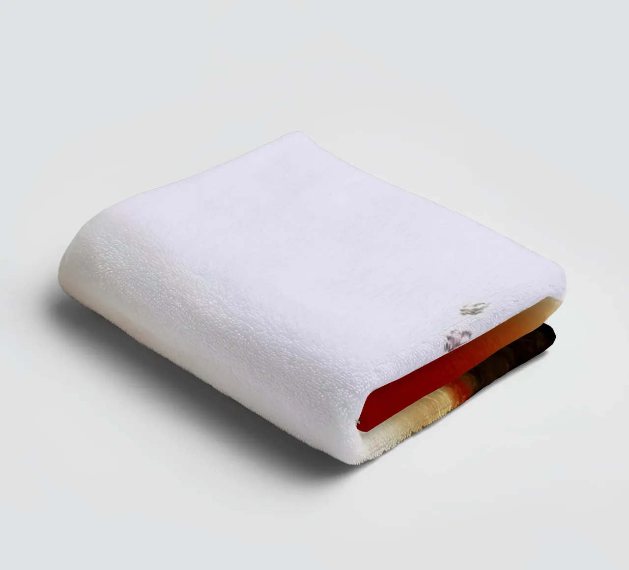 Descent of two skydivers over an alien red desert planet asciugamano da bagno da Stoian Hitrov