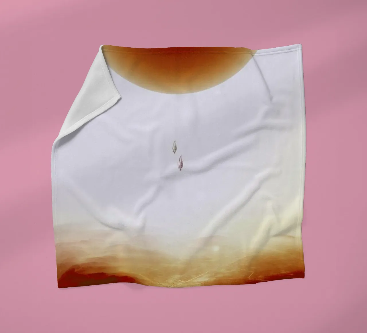 Descent of two skydivers over an alien red desert planet coperta in pile da Stoian Hitrov