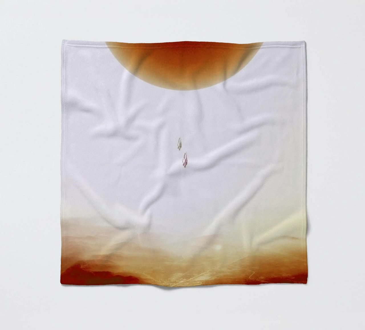 Descent of two skydivers over an alien red desert planet coperta in pile da Stoian Hitrov