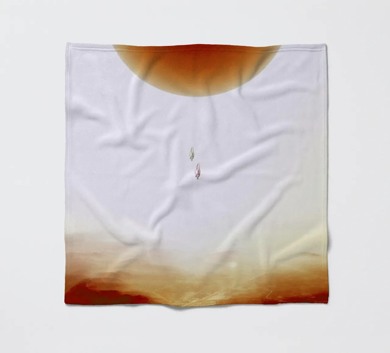 Descent of two skydivers over an alien red desert planet Fleecedecke von Stoian Hitrov