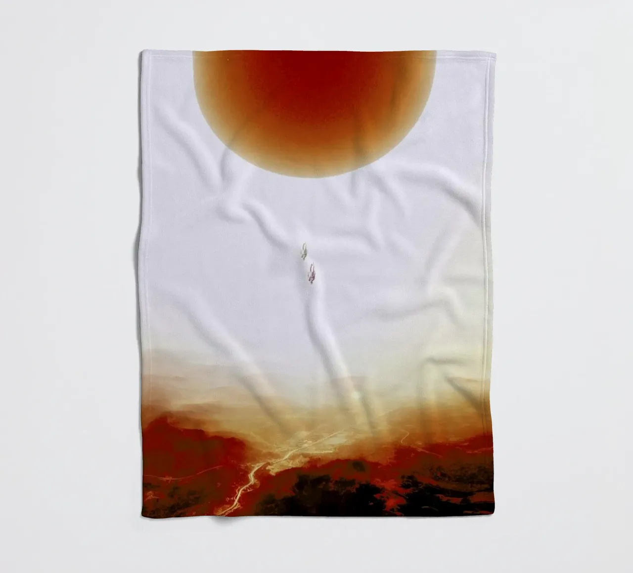 Descent of two skydivers over an alien red desert planet Fleecedecke von Stoian Hitrov