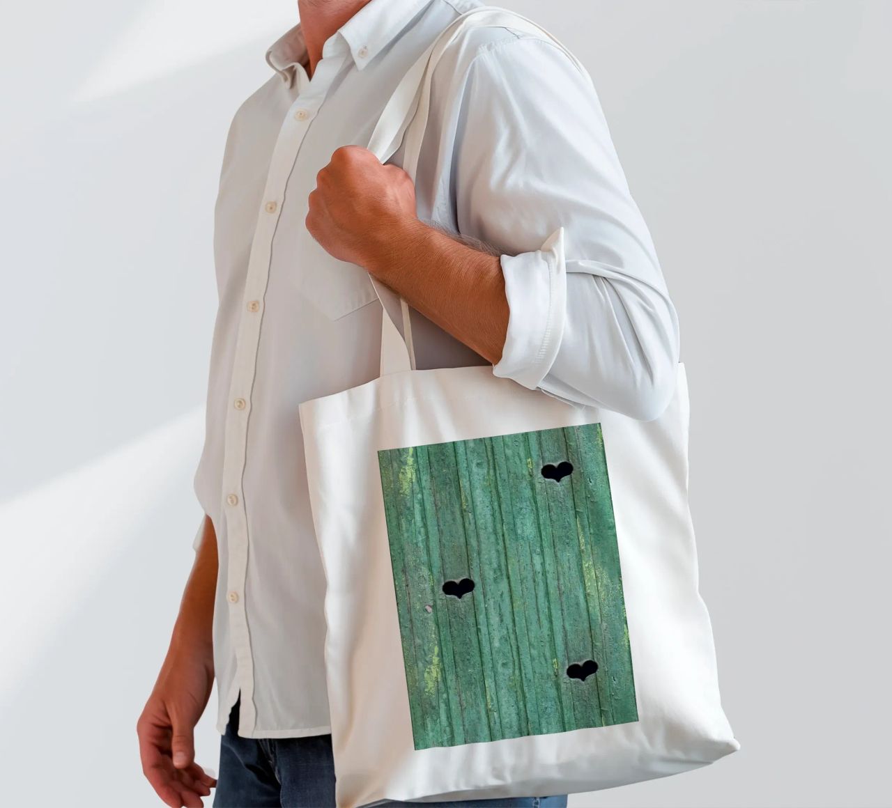 Un tocco d'amore rustico - Porta in legno con ritagli di cuore borsa in juta da Curious Collections by Marielle Leenders