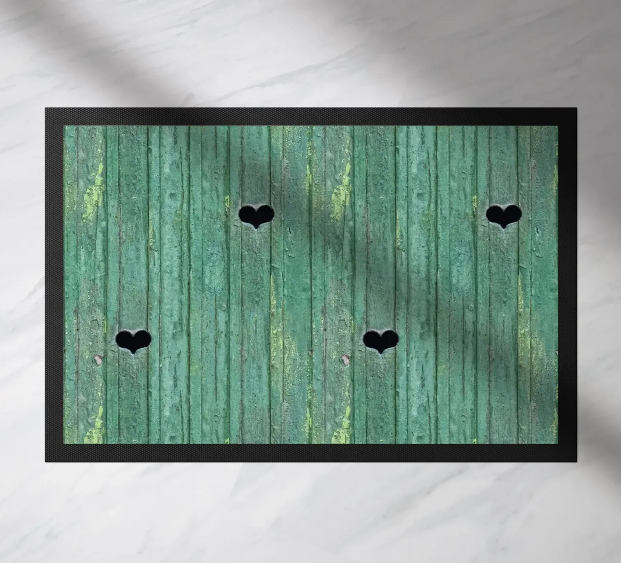 Un tocco d'amore rustico - Porta in legno con ritagli di cuore zerbino da Curious Collections by Marielle Leenders