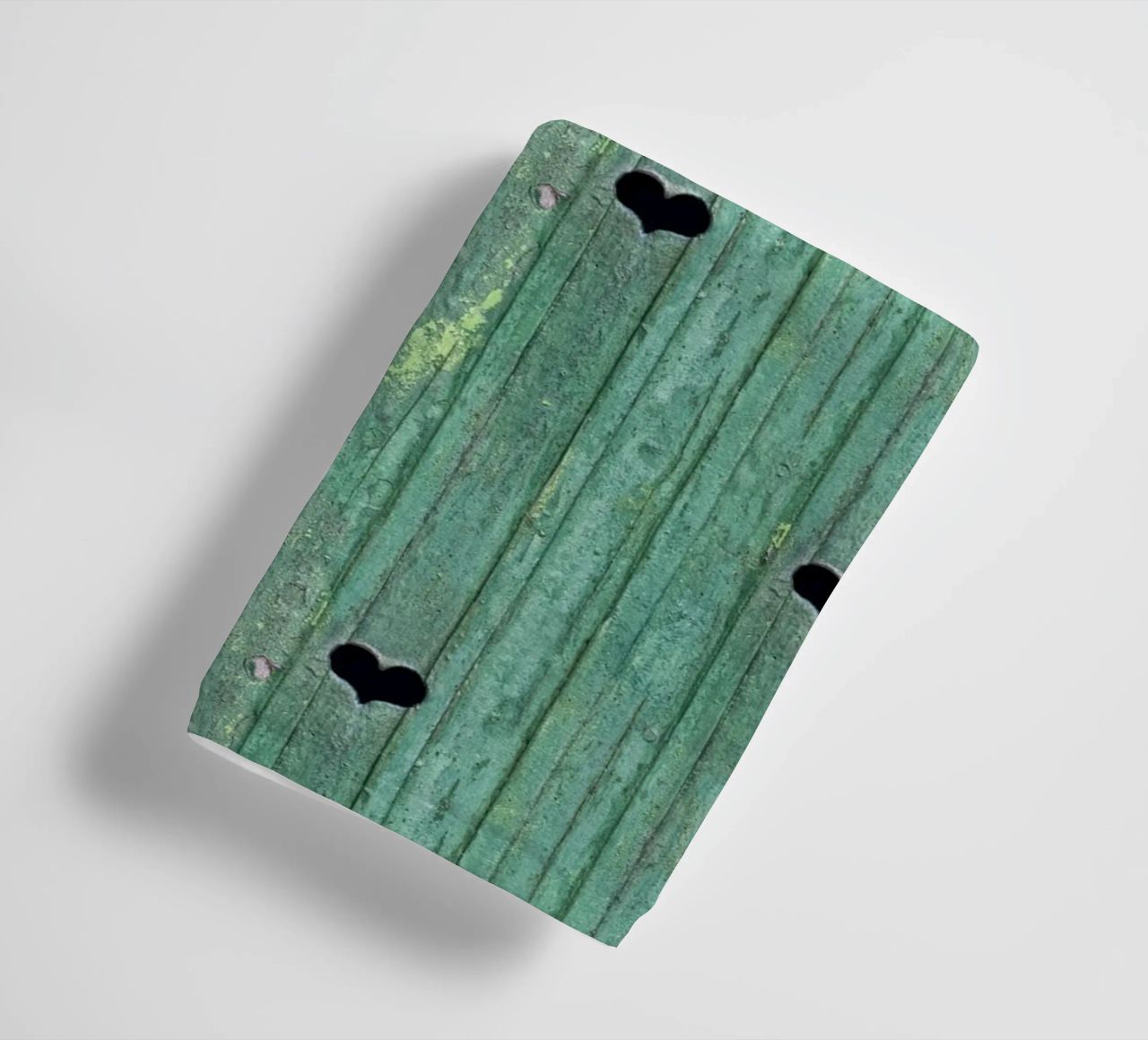 Un tocco d'amore rustico - Porta in legno con ritagli di cuore asciugamano da bagno da Curious Collections by Marielle Leenders
