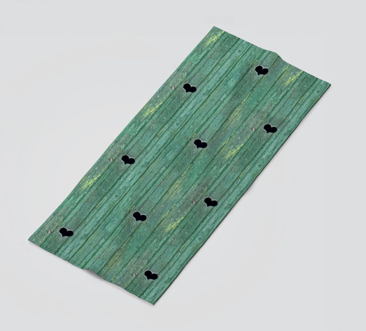 Un tocco d'amore rustico - Porta in legno con ritagli di cuore telo mare da Curious Collections by Marielle Leenders
