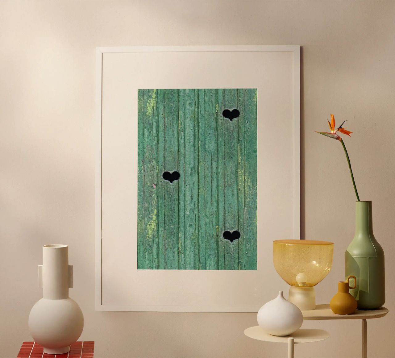 Un tocco d'amore rustico - Porta in legno con ritagli di cuore poster da Curious Collections by Marielle Leenders