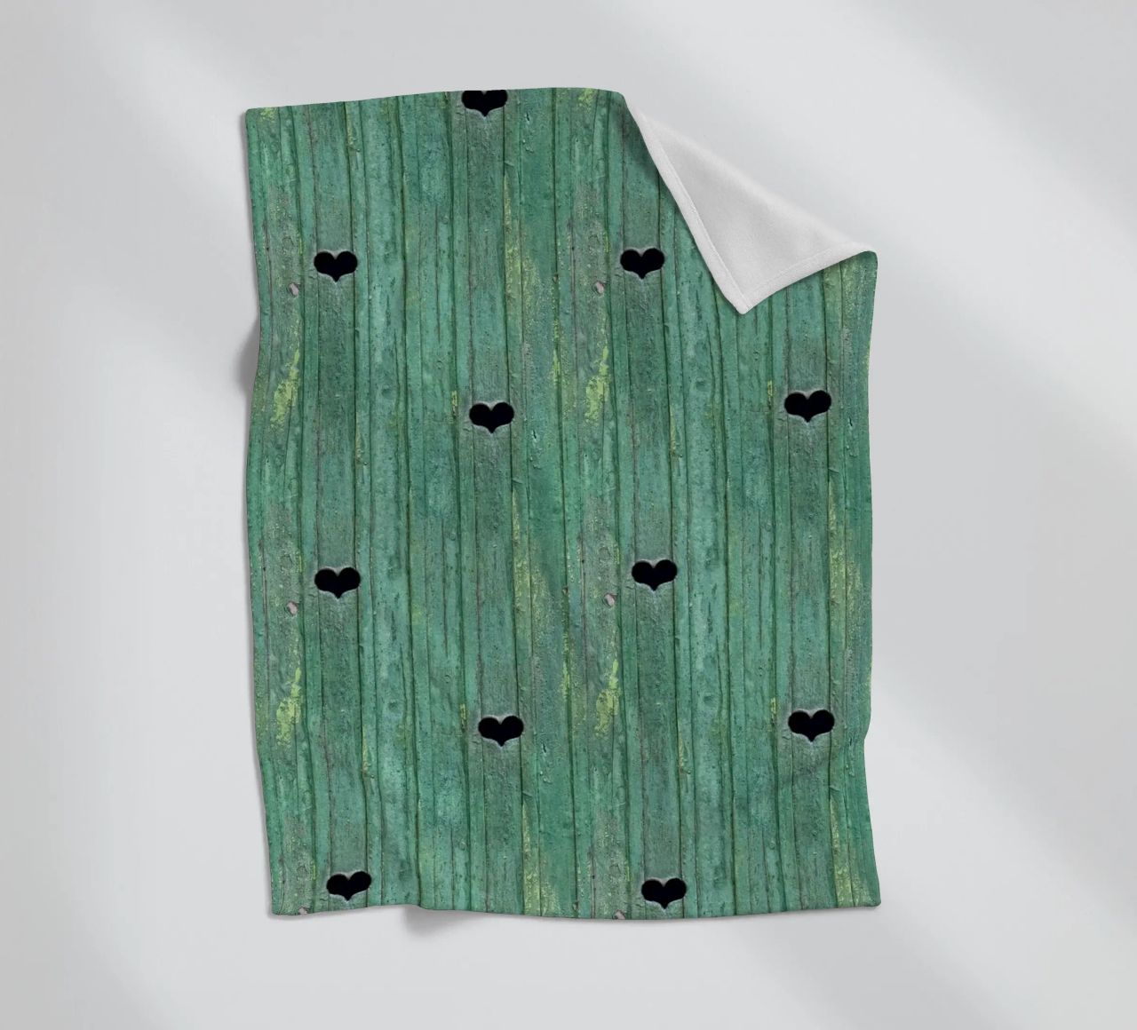 Un tocco d'amore rustico - Porta in legno con ritagli di cuore coperta in pile da Curious Collections by Marielle Leenders