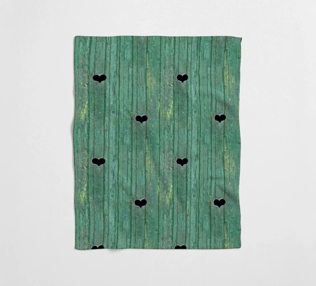 Un tocco d'amore rustico - Porta in legno con ritagli di cuore coperta in pile da Curious Collections by Marielle Leenders