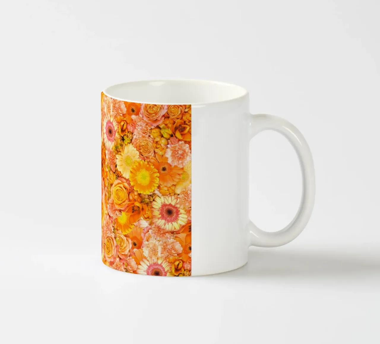 Un mare di arancione - Fiori in piena fioritura tazza in ceramica da Curious Collections by Marielle Leenders
