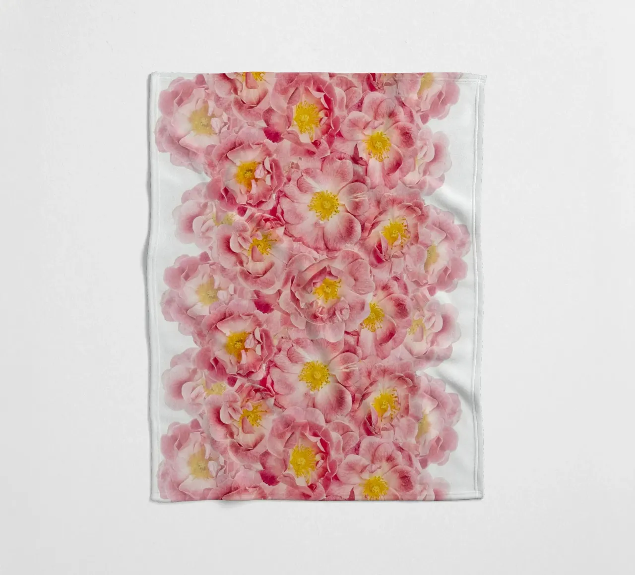 Un tocco di romanticismo - Rose rosa coperta in pile da Curious Collections by Marielle Leenders