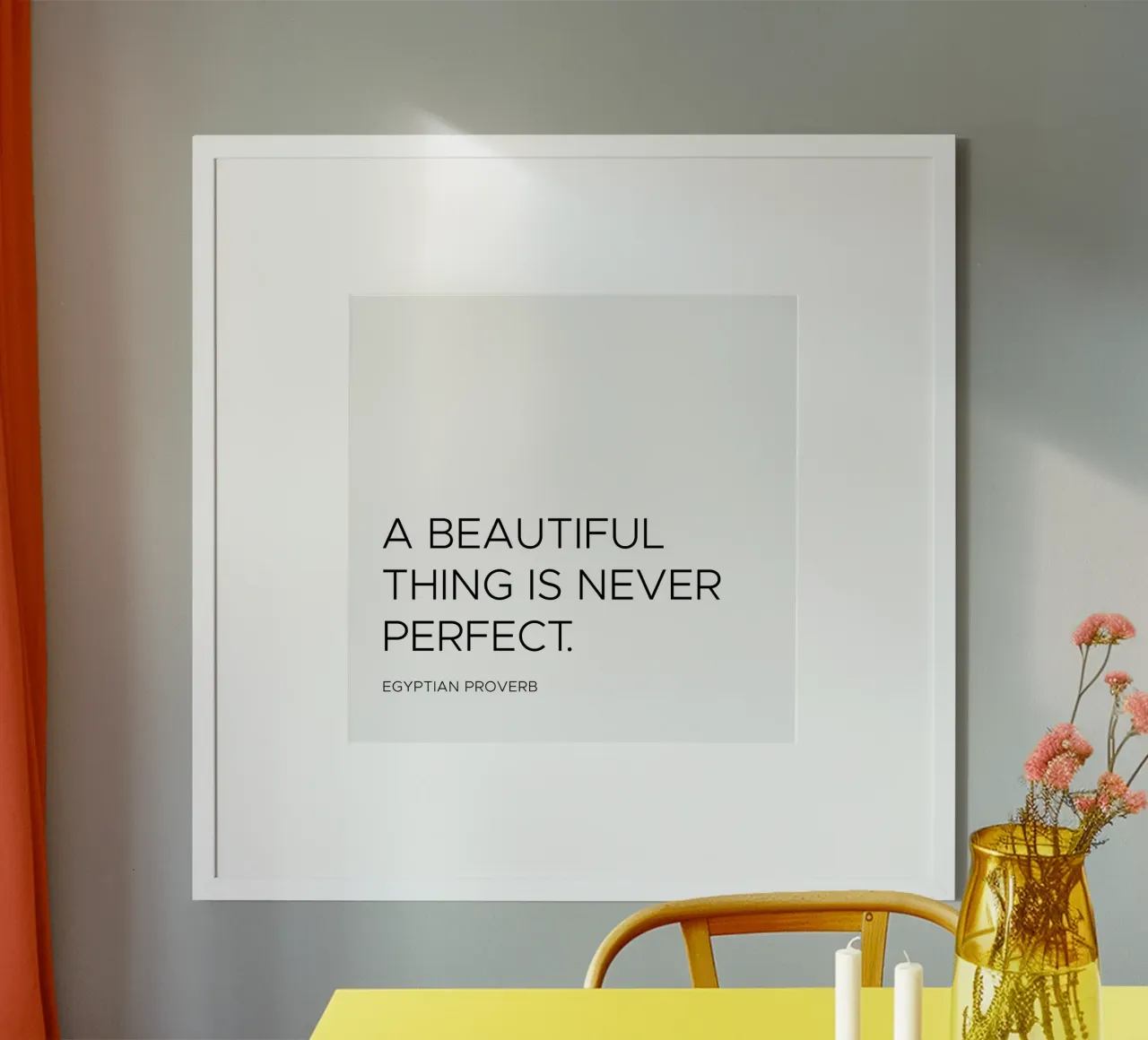 Una cosa bella non è mai perfetta poster con telaio in legno da Paigaam Studio