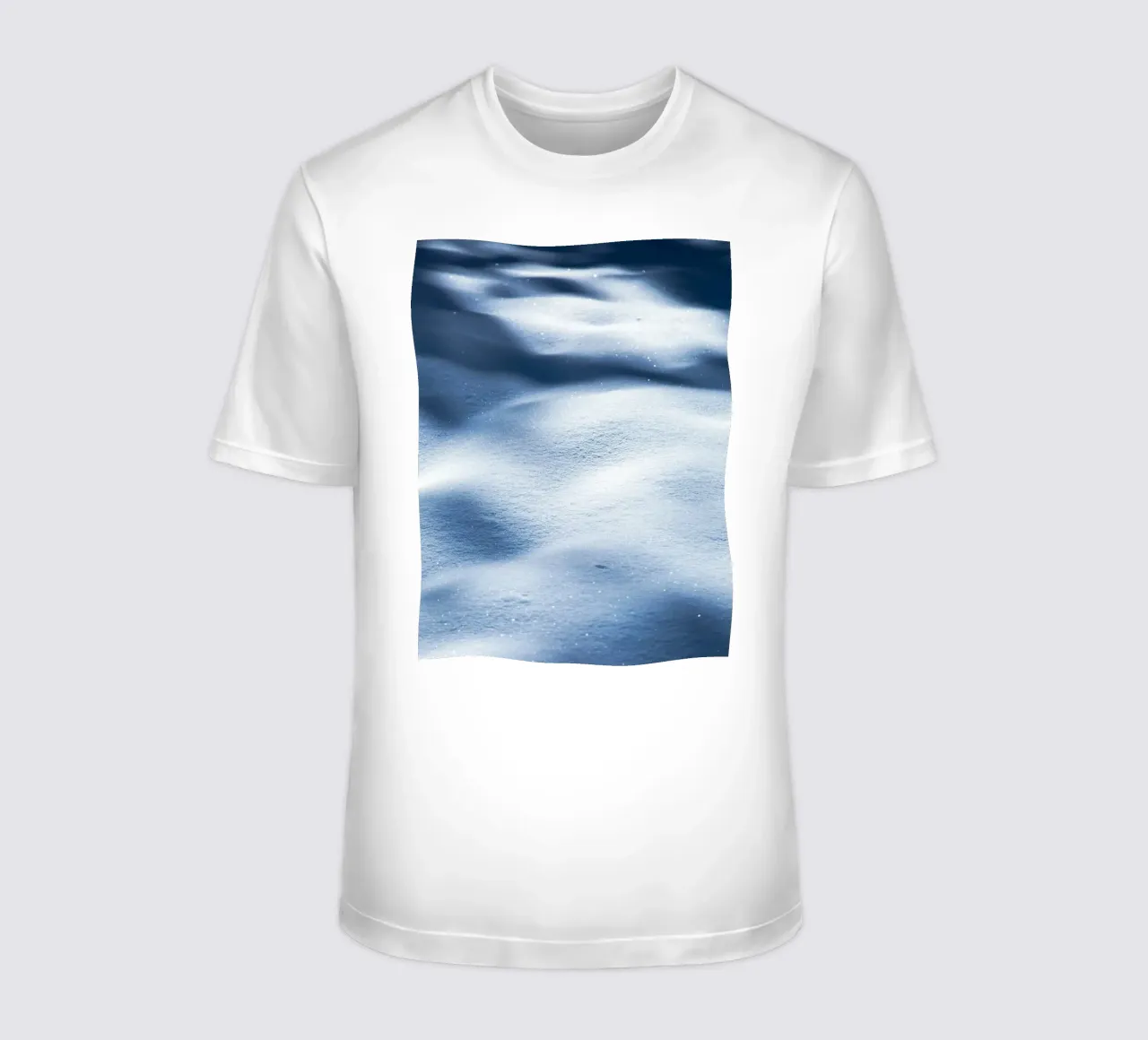 Neve scintillante - tranquillità invernale t-shirt da Whole©