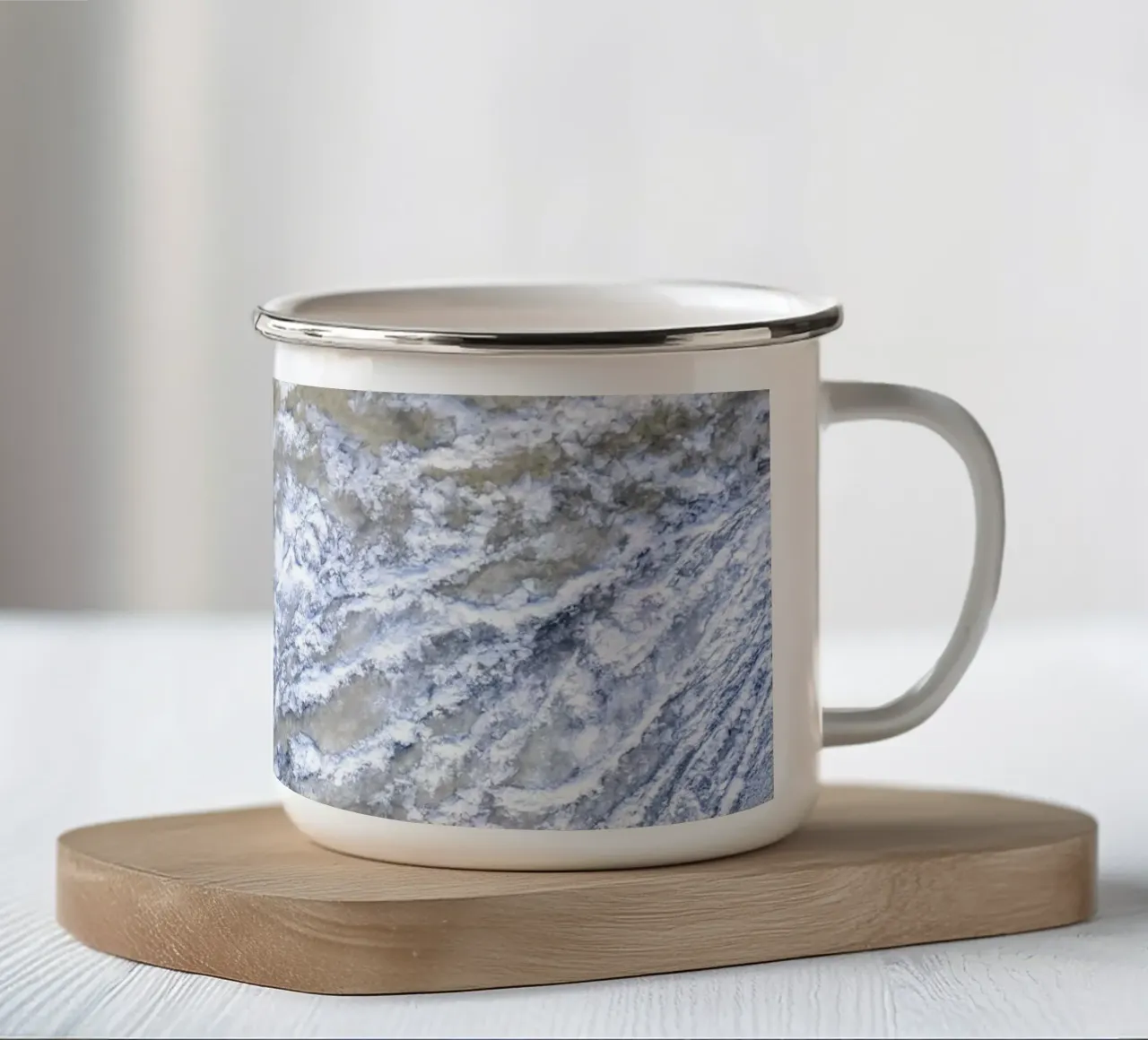 IJsformaties - Abstract winterlandschap emaille mok van Whole©
