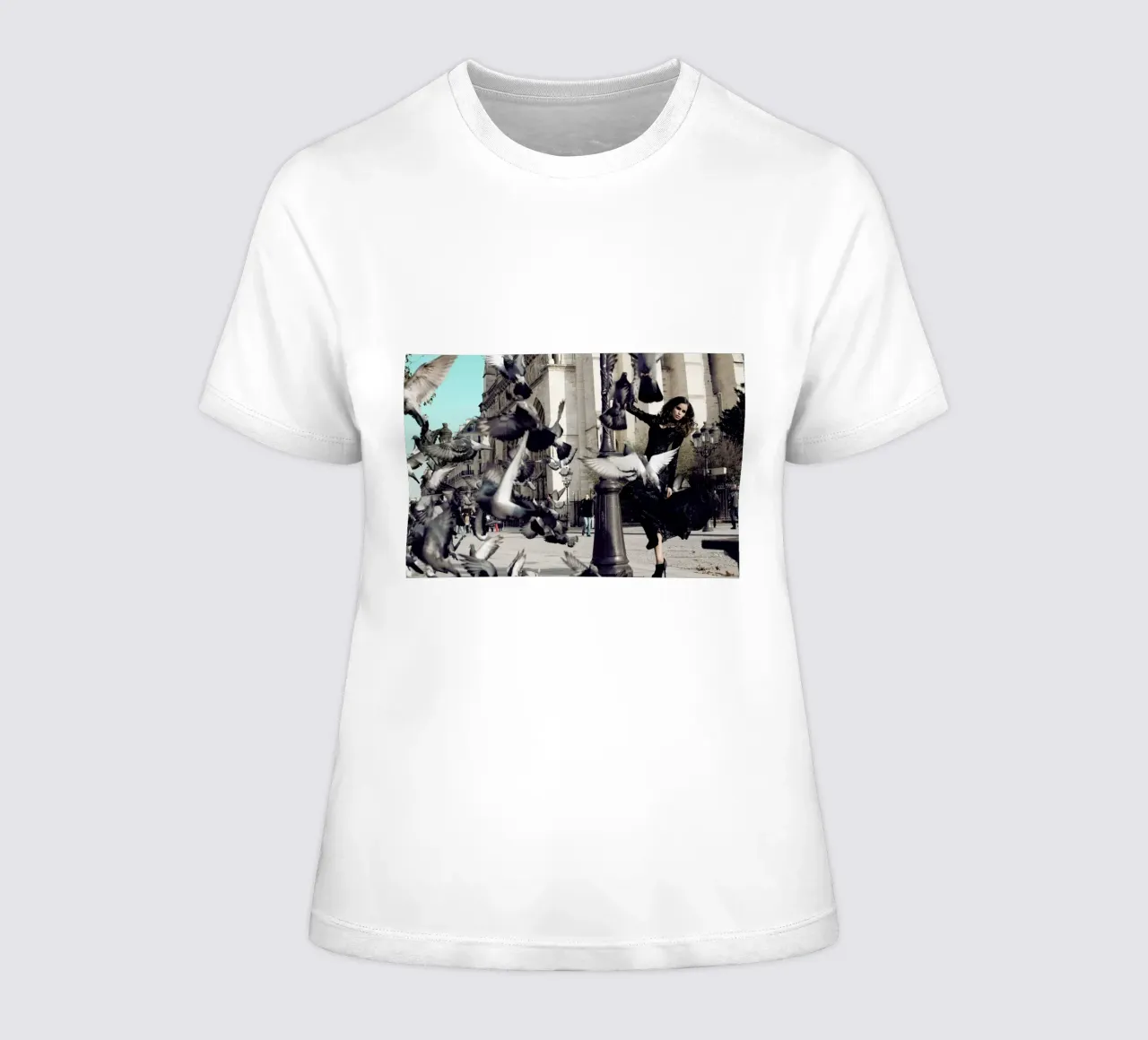Doves in Paris II Frauen T-Shirt von Marie Bärsch