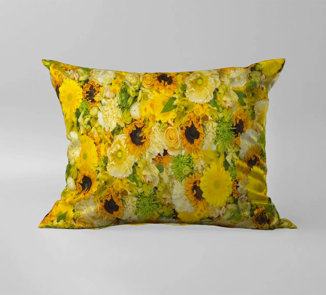 Un'esplosione di sole in ogni petalo - Fiori gialli cuscino da Curious Collections by Marielle Leenders
