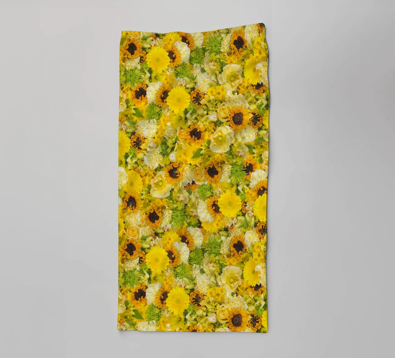 Un'esplosione di sole in ogni petalo - Fiori gialli asciugamano da bagno da Curious Collections by Marielle Leenders
