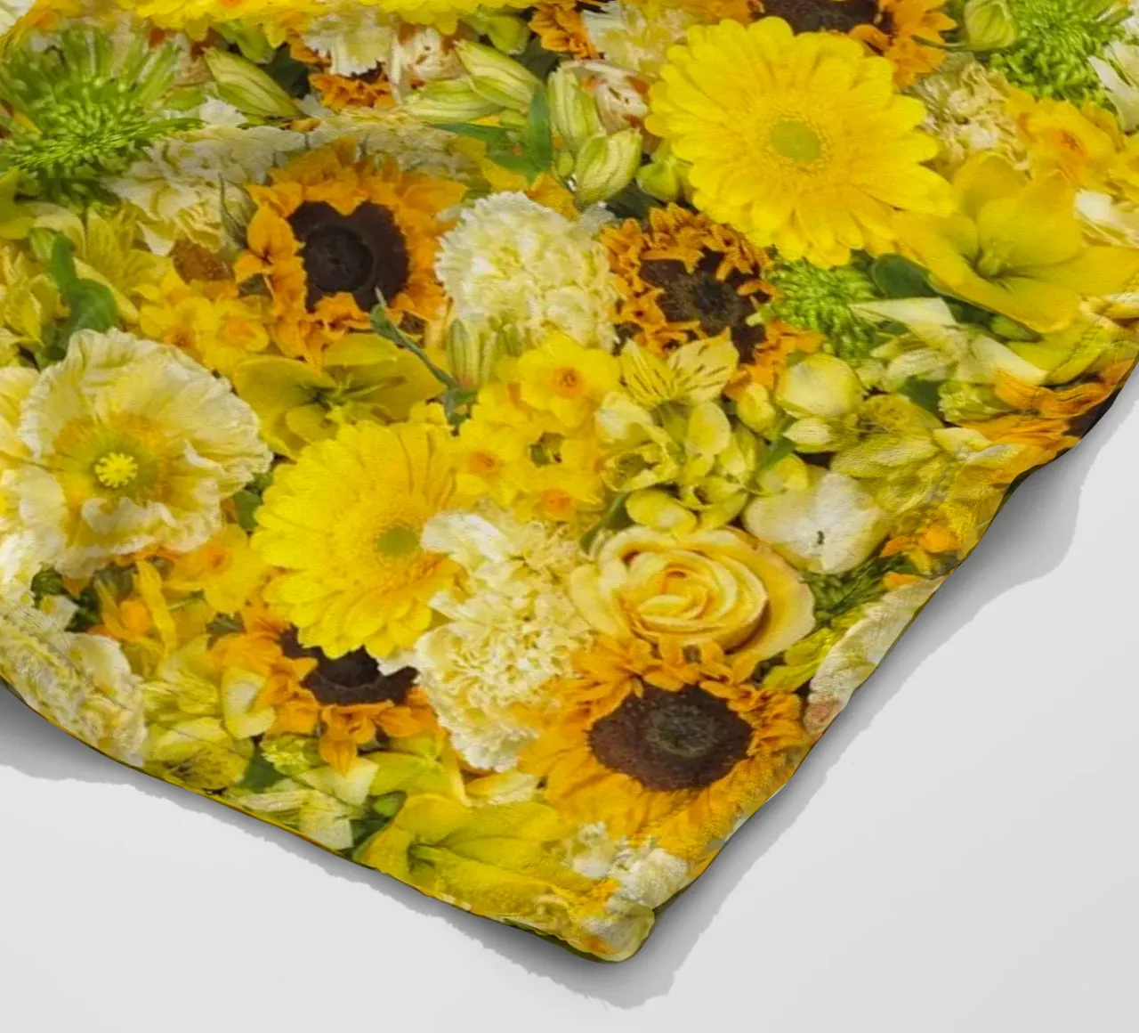 Un'esplosione di sole in ogni petalo - Fiori gialli coperta in pile da Curious Collections by Marielle Leenders