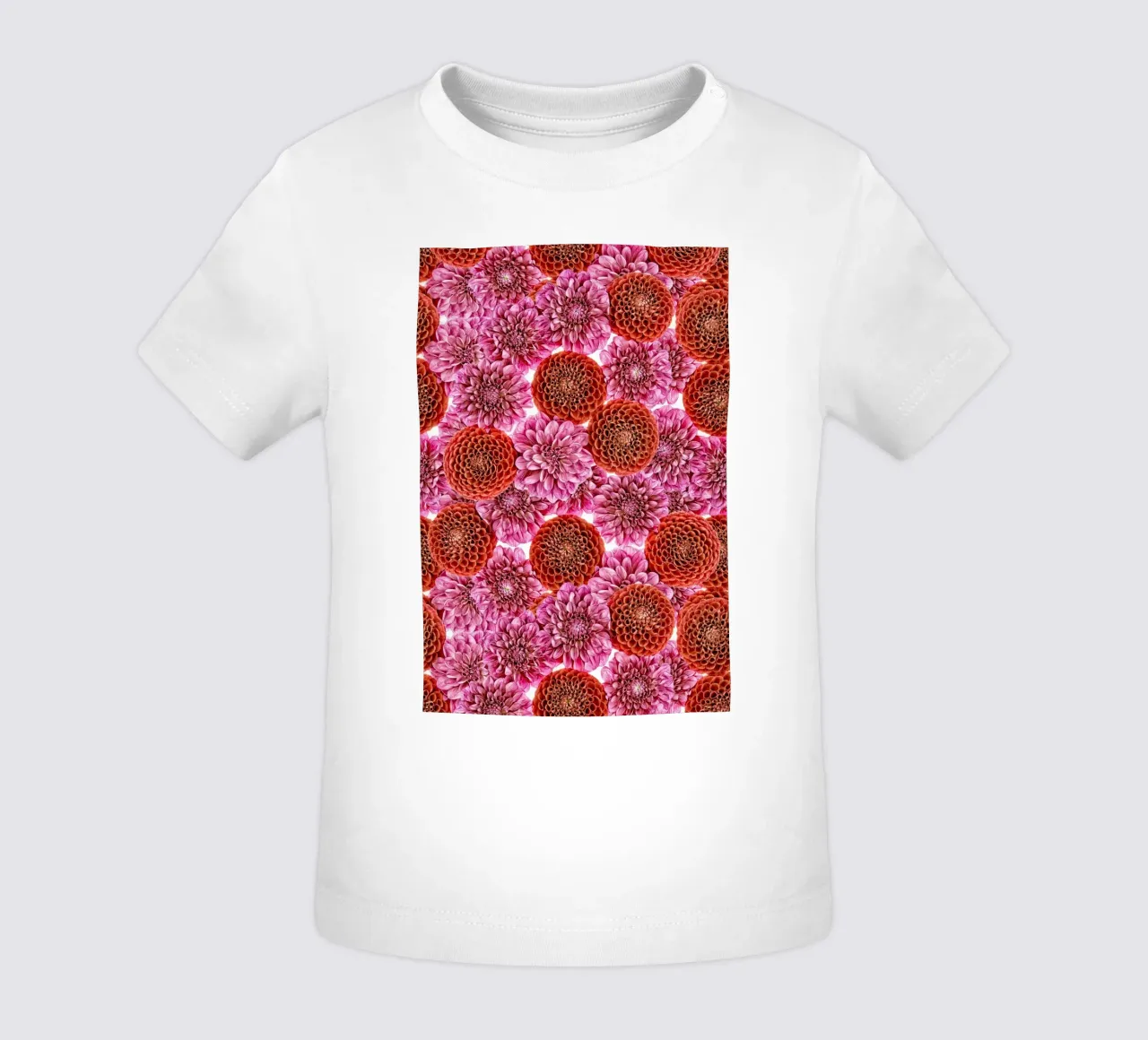 Un arazzo floreale di dalie rosse e viola regali. maglietta neonato da Curious Collections by Marielle Leenders