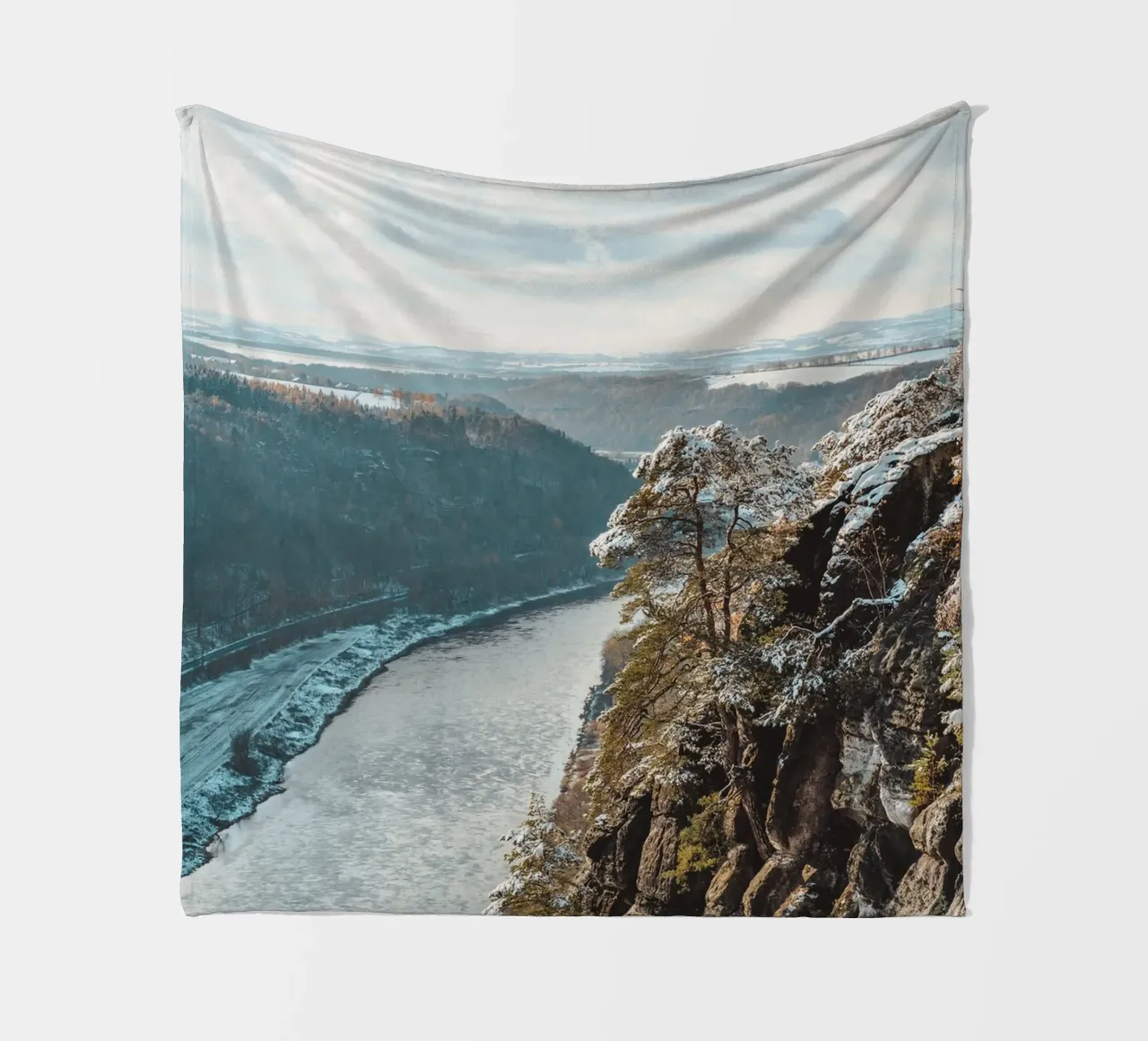 Paesaggio invernale sull'Elba - Vista sulla Svizzera sassone coperta in pile da Bold and Retro