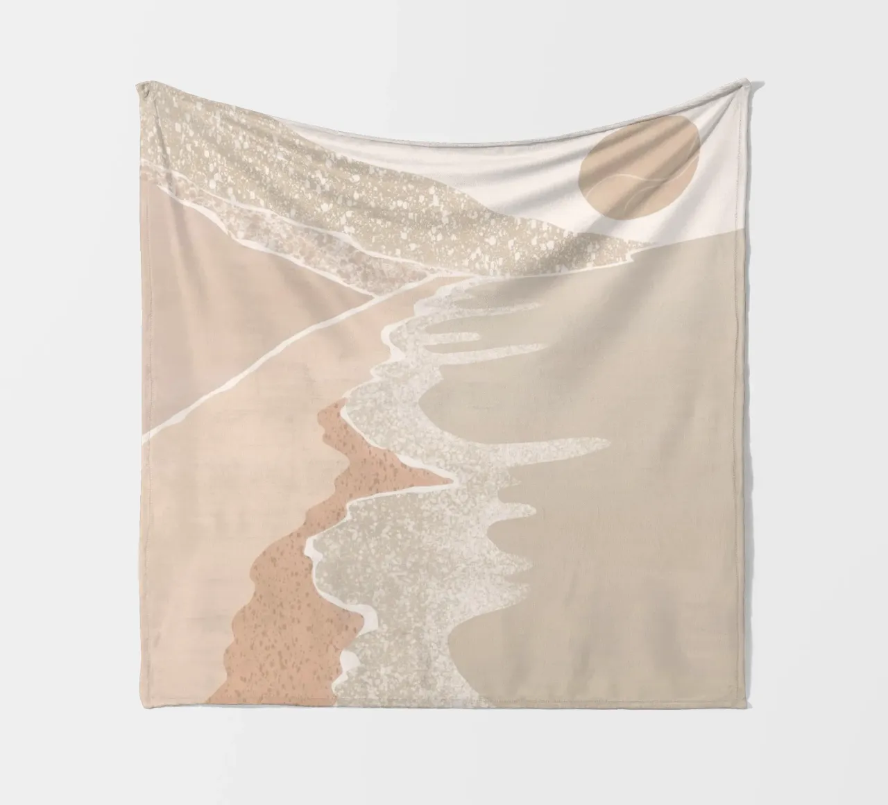 Scena di spiaggia pastello con sole stilizzato coperta in pile da Melloi Art Print