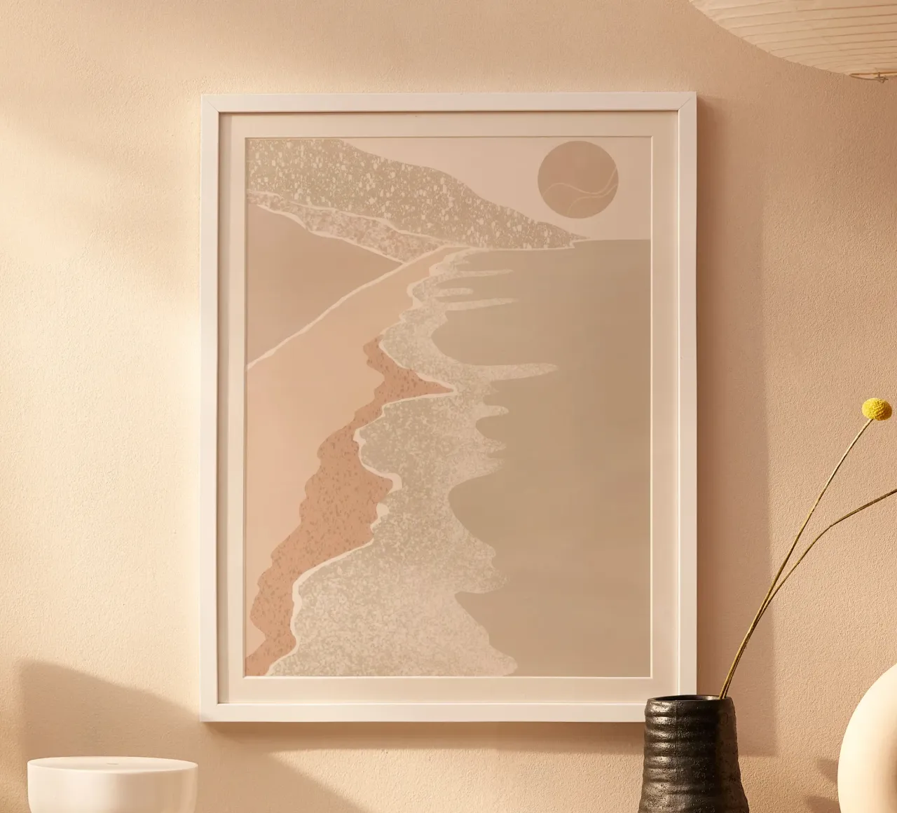 Scena di spiaggia pastello con sole stilizzato poster da Melloi Art Print