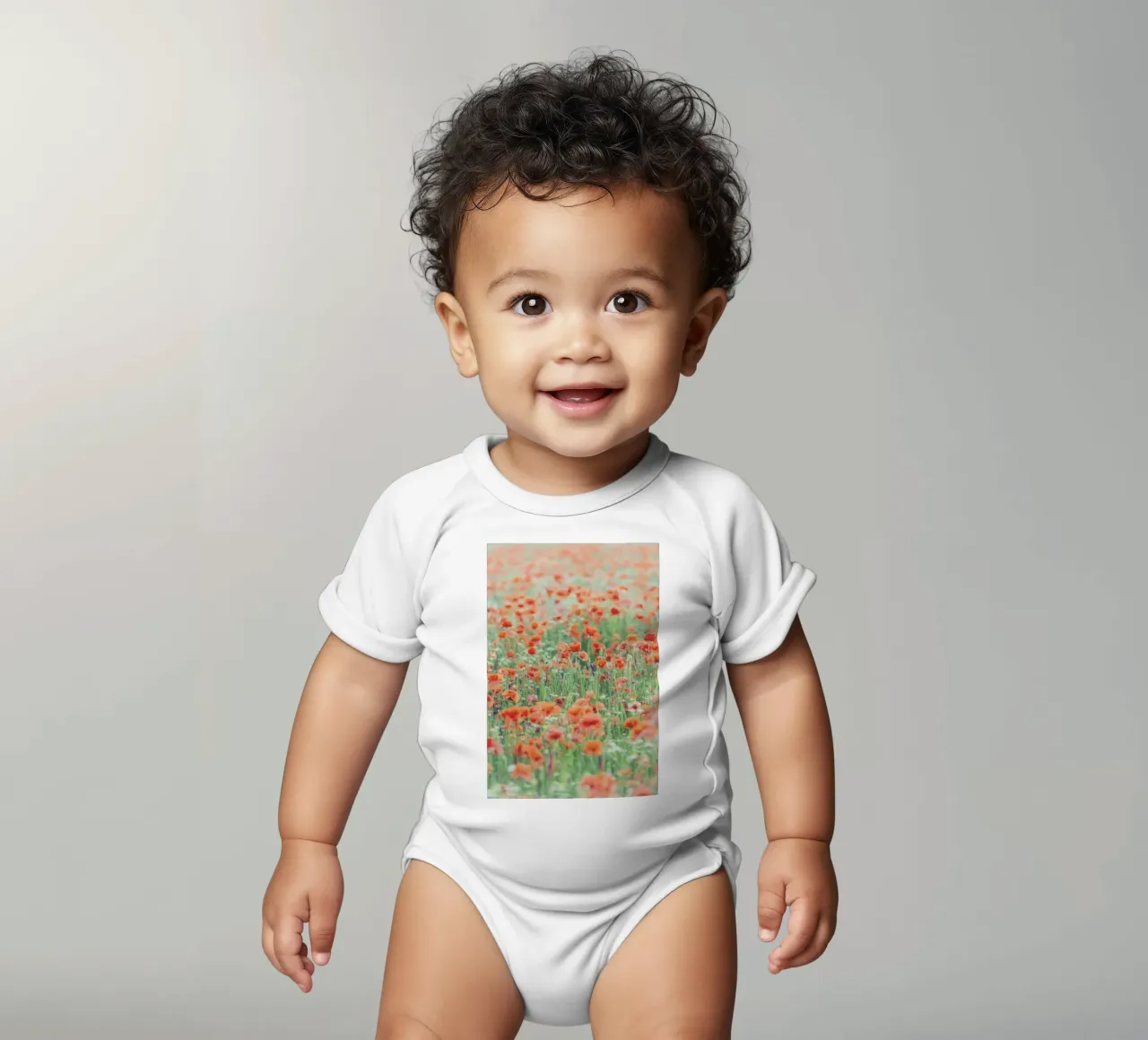 Fields of Red - Eine Liebesgeschichte in Mohnblumen geschrieben Kurzarm Babybody von Curious Collections by Marielle Leenders