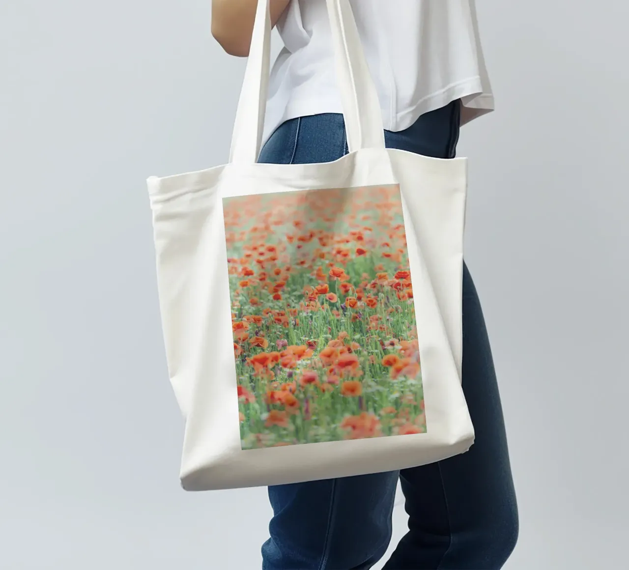 Fields of Red - Eine Liebesgeschichte in Mohnblumen geschrieben Jutebeutel von Curious Collections by Marielle Leenders