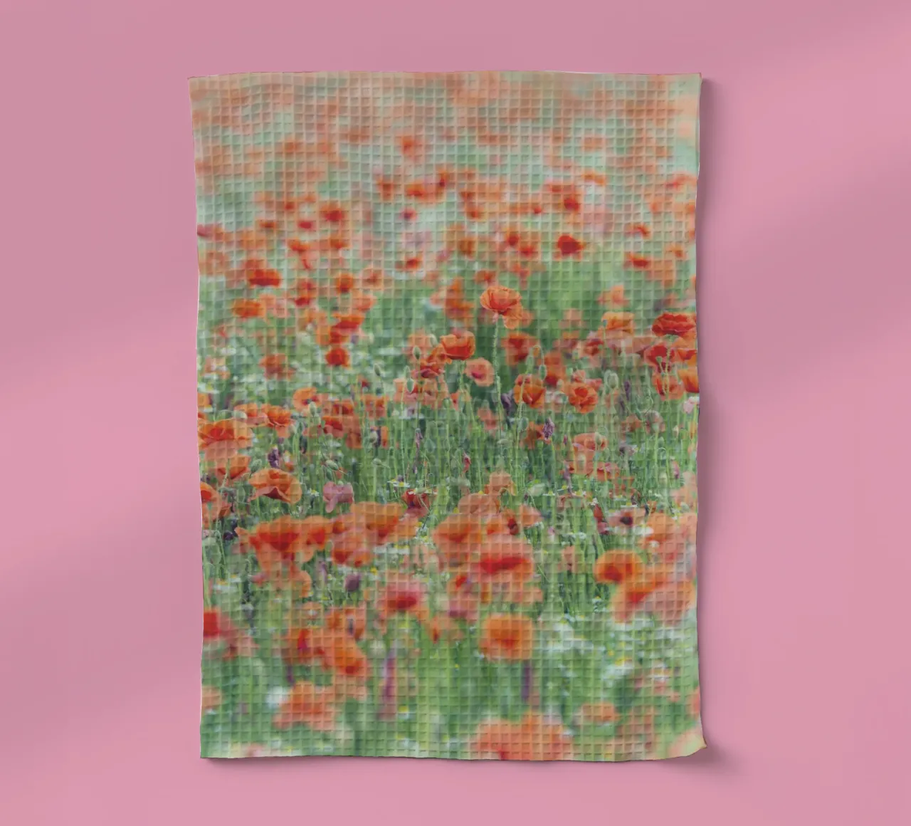 Fields of Red - Eine Liebesgeschichte in Mohnblumen geschrieben Geschirrtuch von Curious Collections by Marielle Leenders