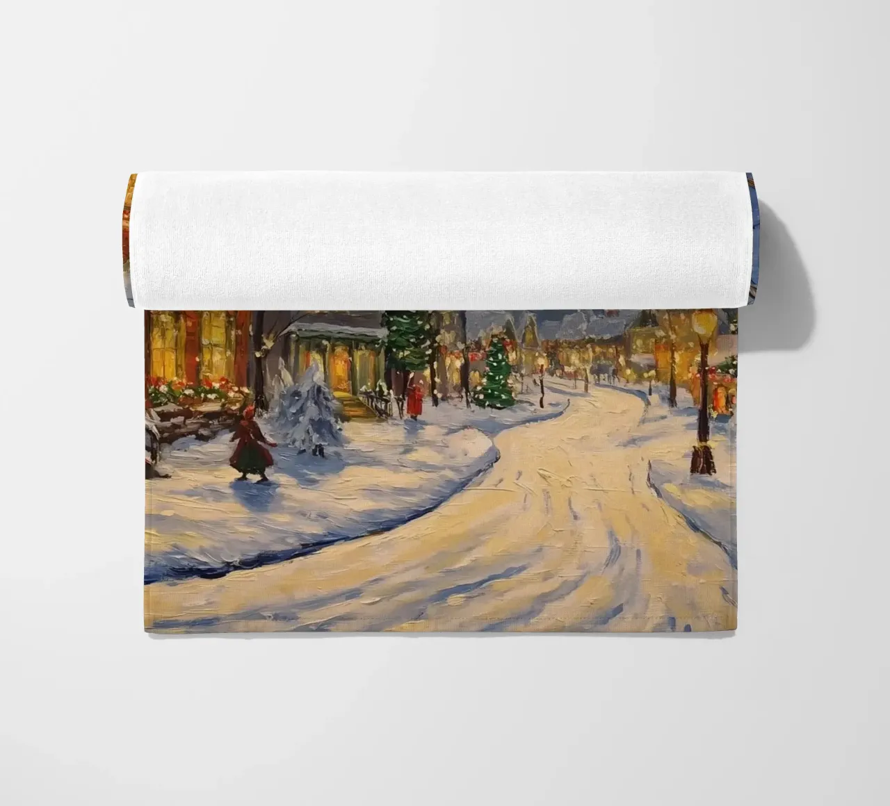 Città innevata nella notte di Natale telo mare da Melloi Art Print