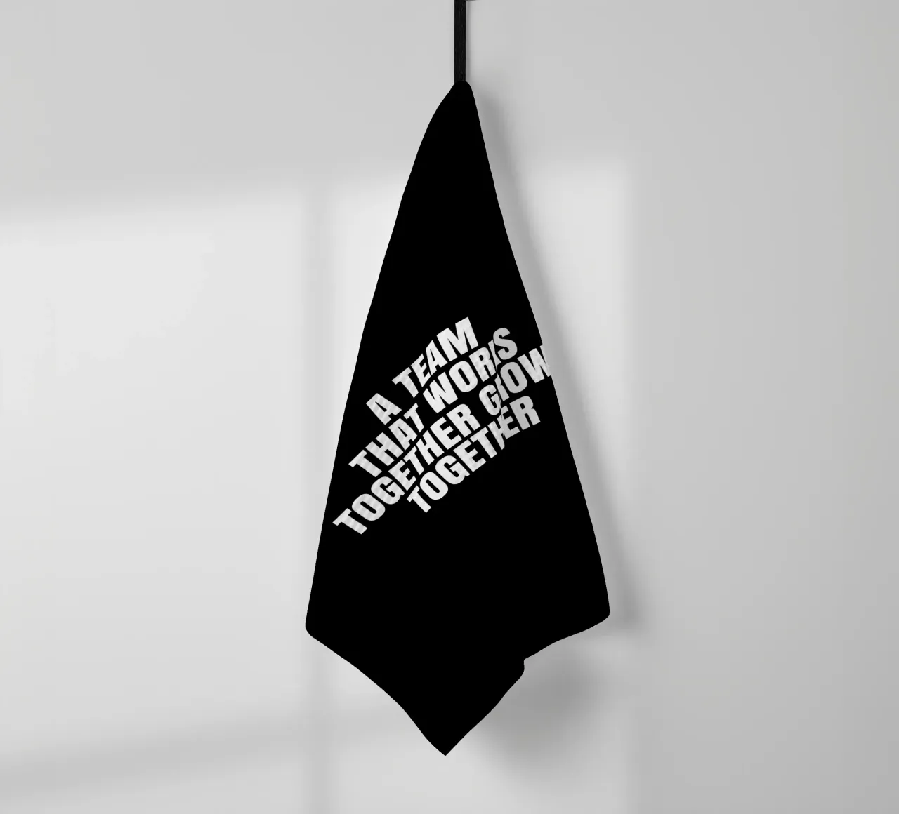 A team that works together grows together Geschirrtuch von happieeagle