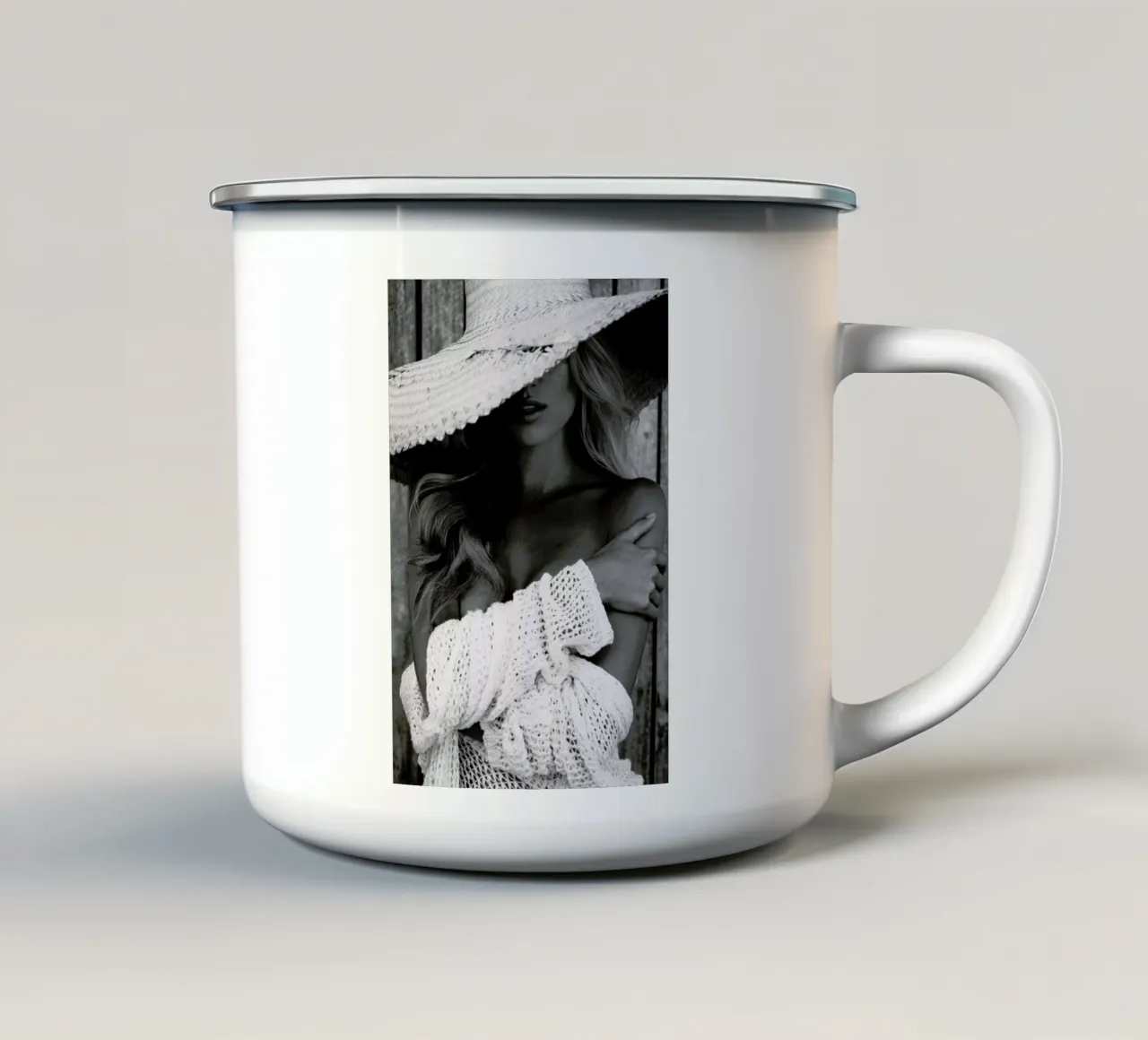 You See Me? tazza in smalto da Marie Bärsch