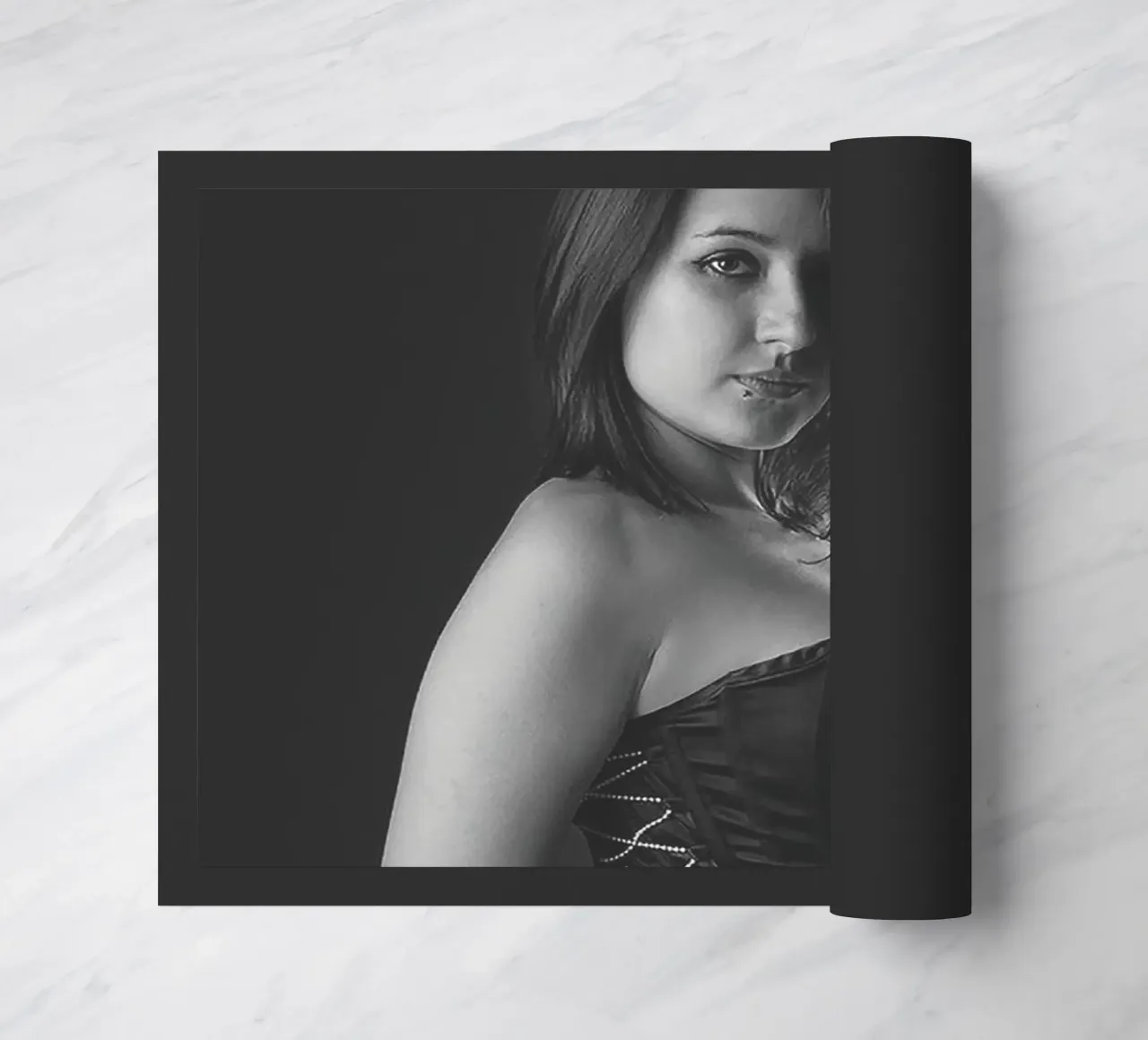 Alyona in a corset Mono zerbino da Dave Hare Photography