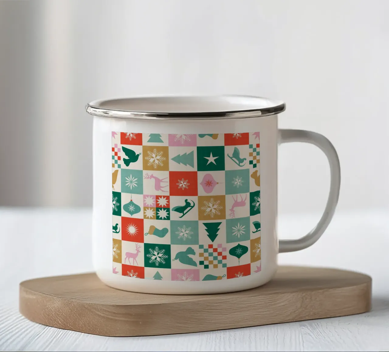 Icona retrò per le vacanze Modello a quadri - verde ocra rosso Rosa tazza in smalto da Dominique Vari