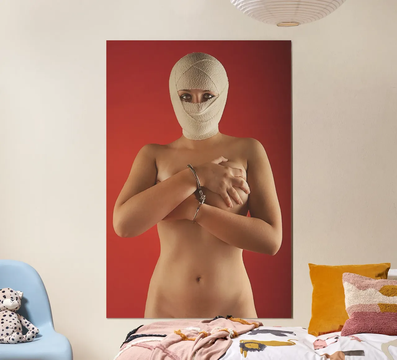 Alyona ammanettata e fasciata poster con telaio in plastica da Dave Hare Photography