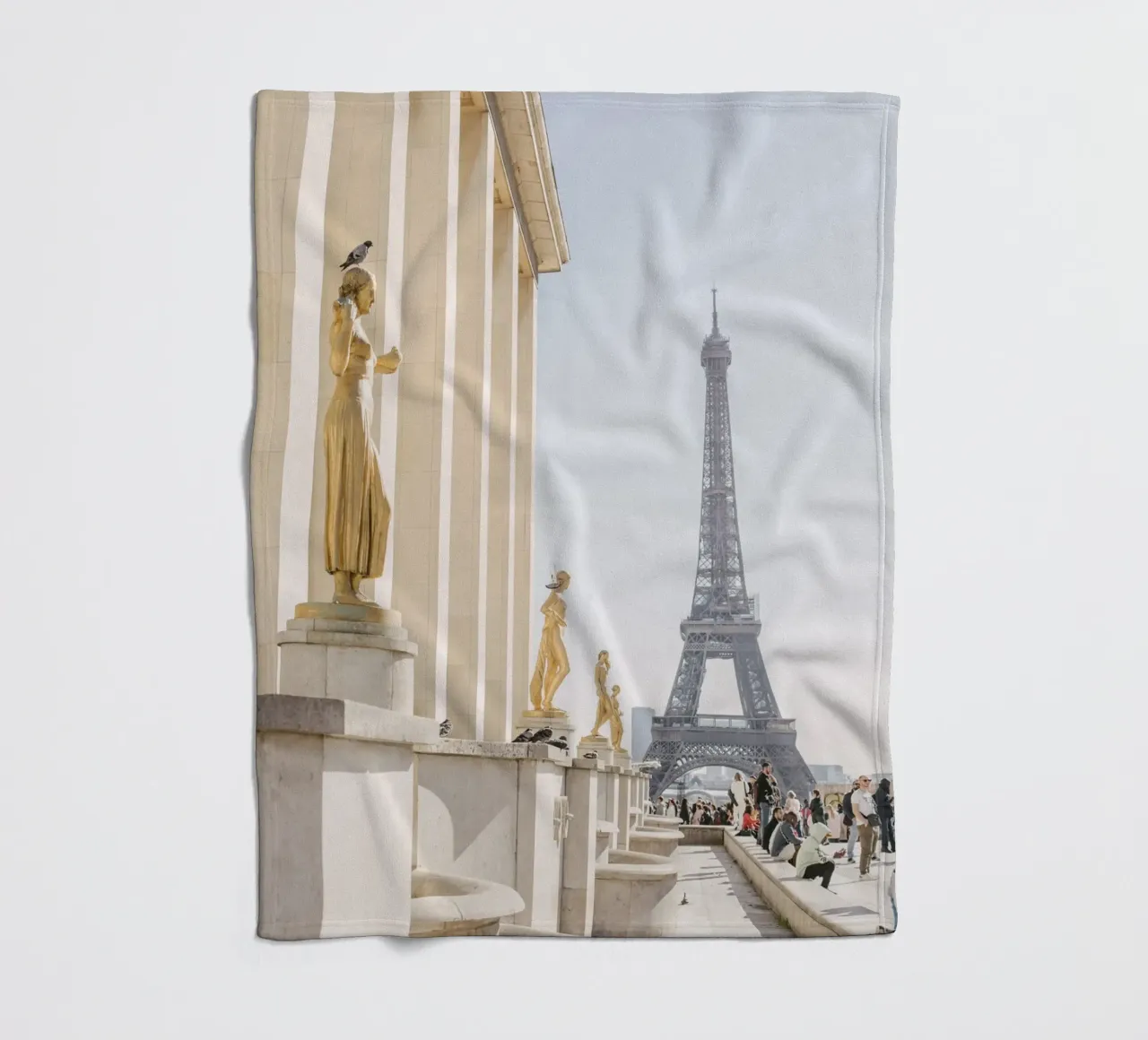 Golde Eiffel Tower Fleecedecke von patiphotography