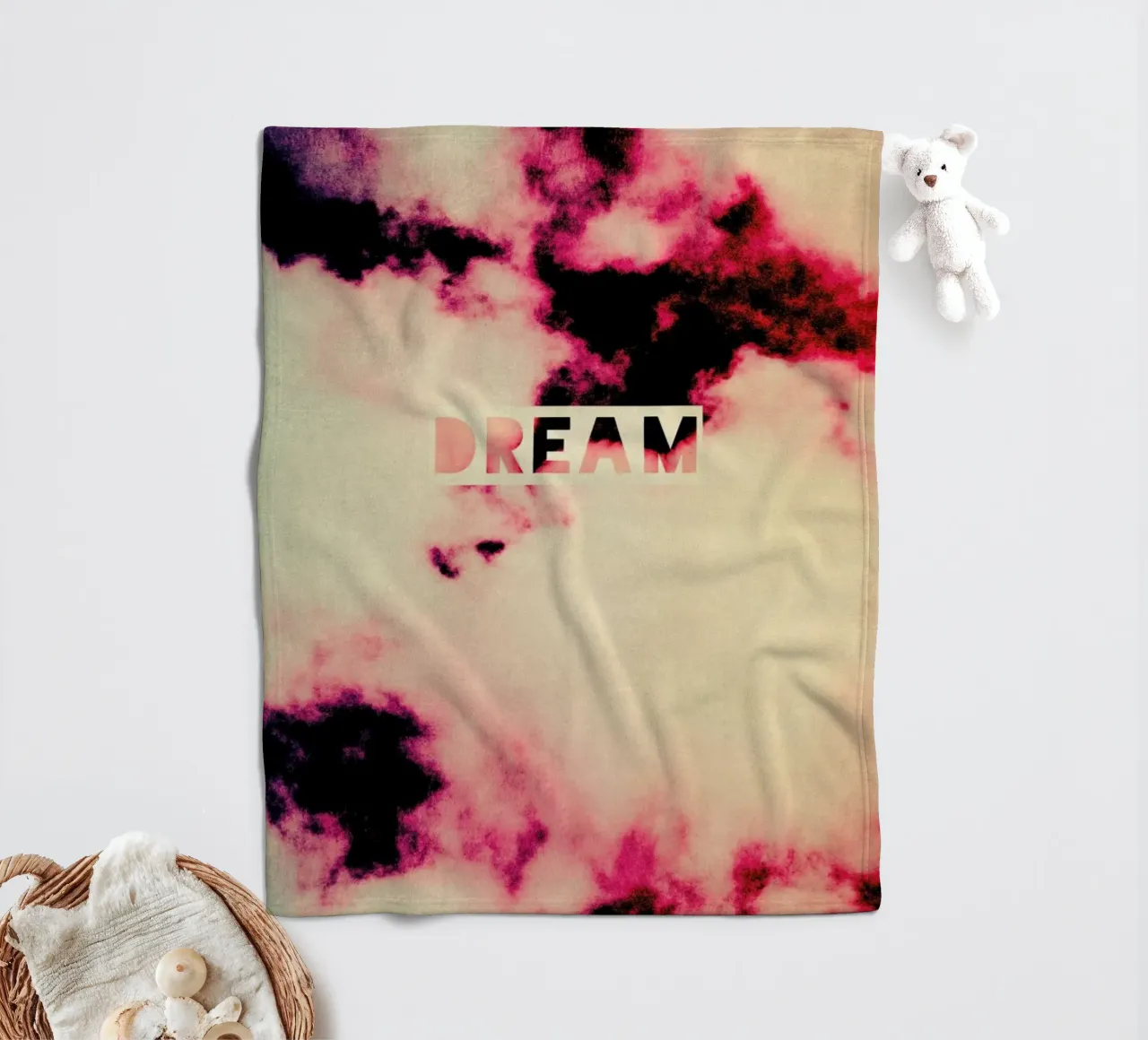 Pink Dreams coperta in pile da Ingrid Beddoes