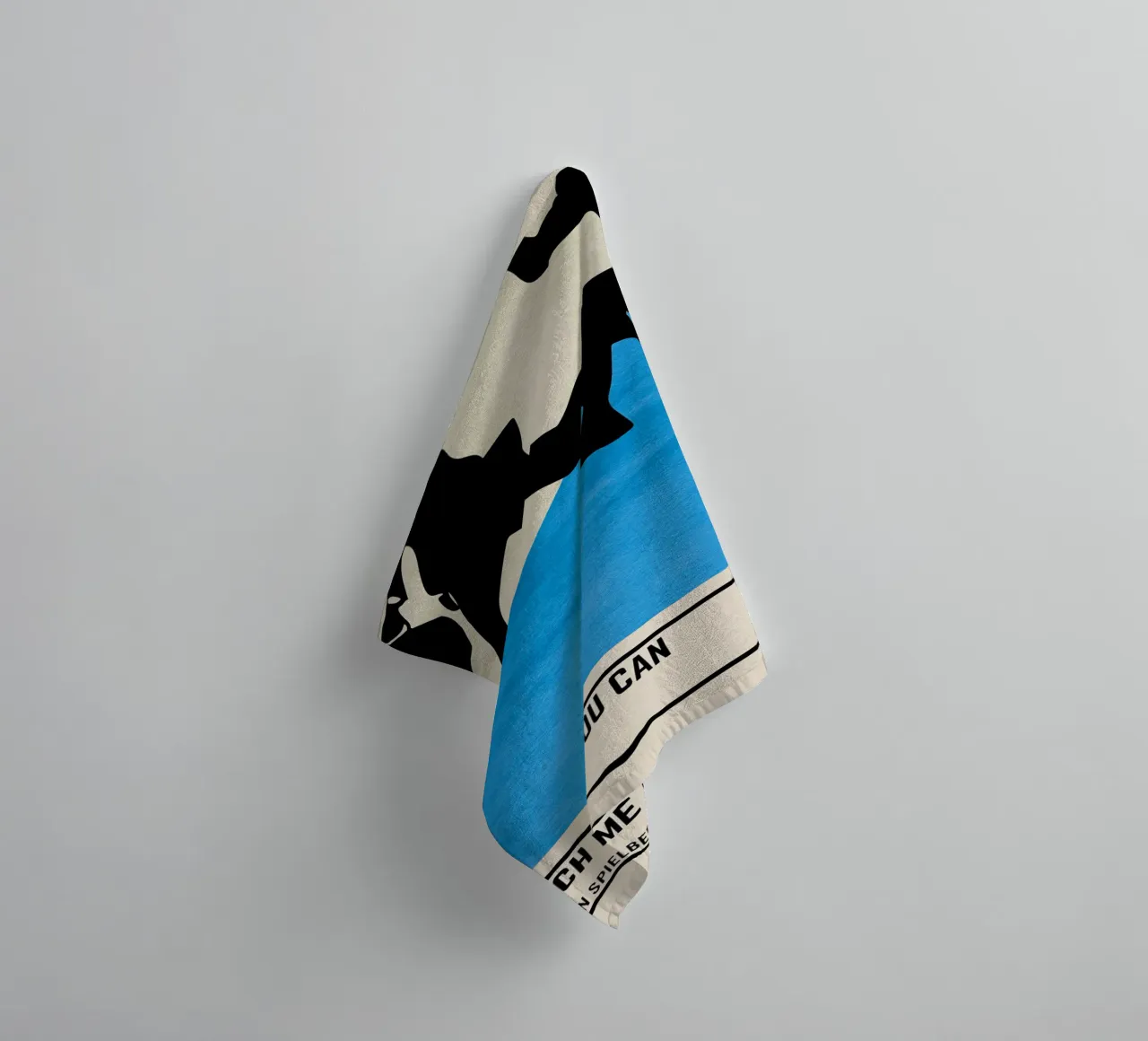 Catch Me If You Can badhanddoek van TheArtstudio