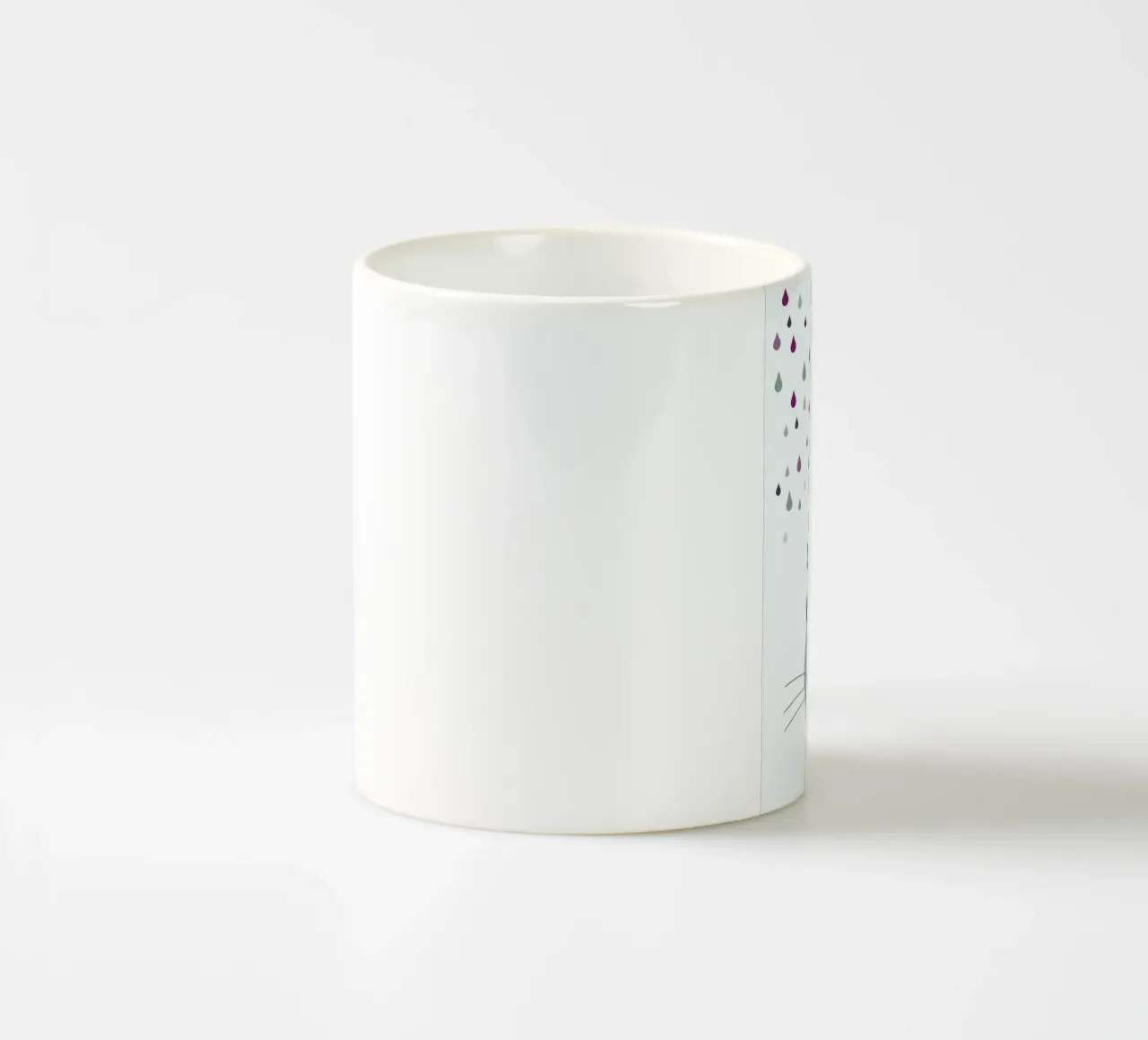 Amici degli uccelli e dei gatti in un giorno di pioggia tazza in ceramica da JaySan Studio