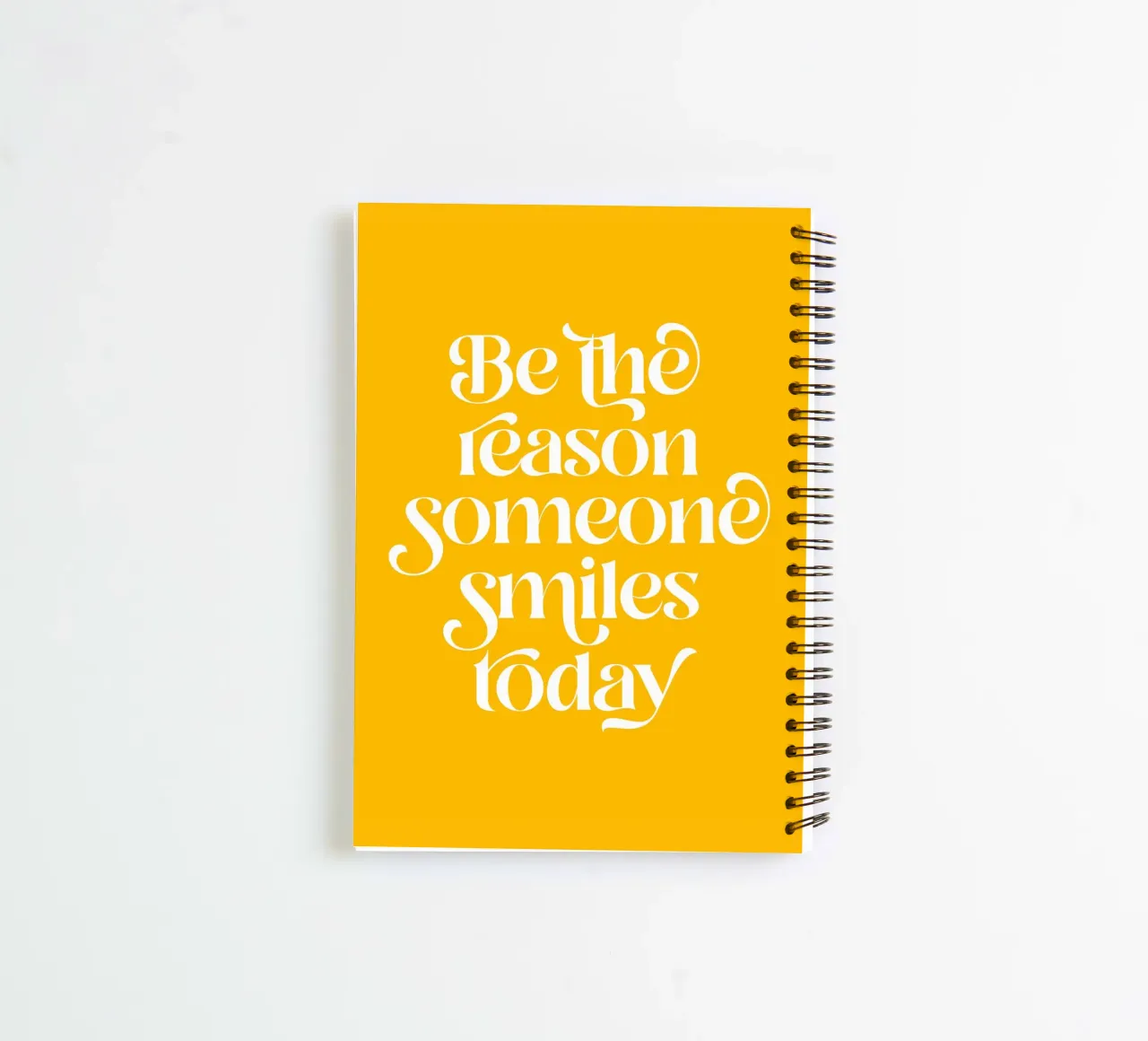 Soyez la raison pour laquelle quelqu'un sourit - mots positifs jaune vif carnet à spirale de Dominique Vari Words