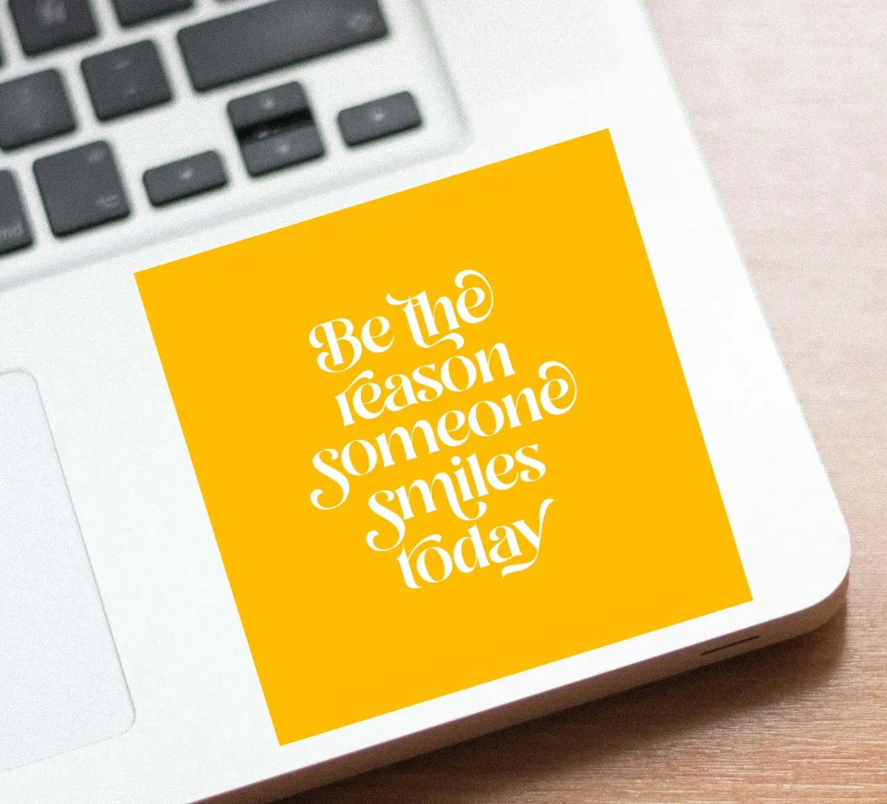 Soyez la raison pour laquelle quelqu'un sourit - mots positifs jaune vif autocollant de Dominique Vari Words