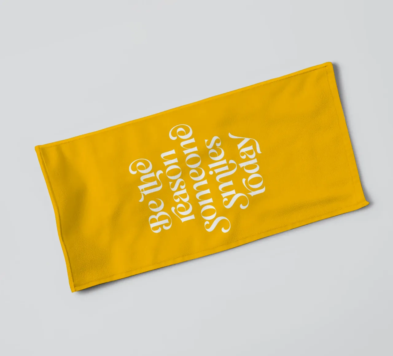 Soyez la raison pour laquelle quelqu'un sourit - mots positifs jaune vif serviette de bain de Dominique Vari Words